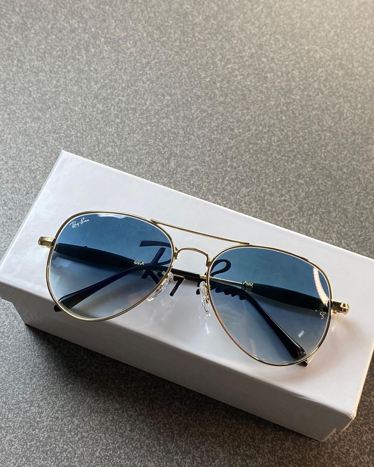 Ray-Ban Stylish New Oval Shape Blue Shade & Gold 3517 Sunglasses For Men.